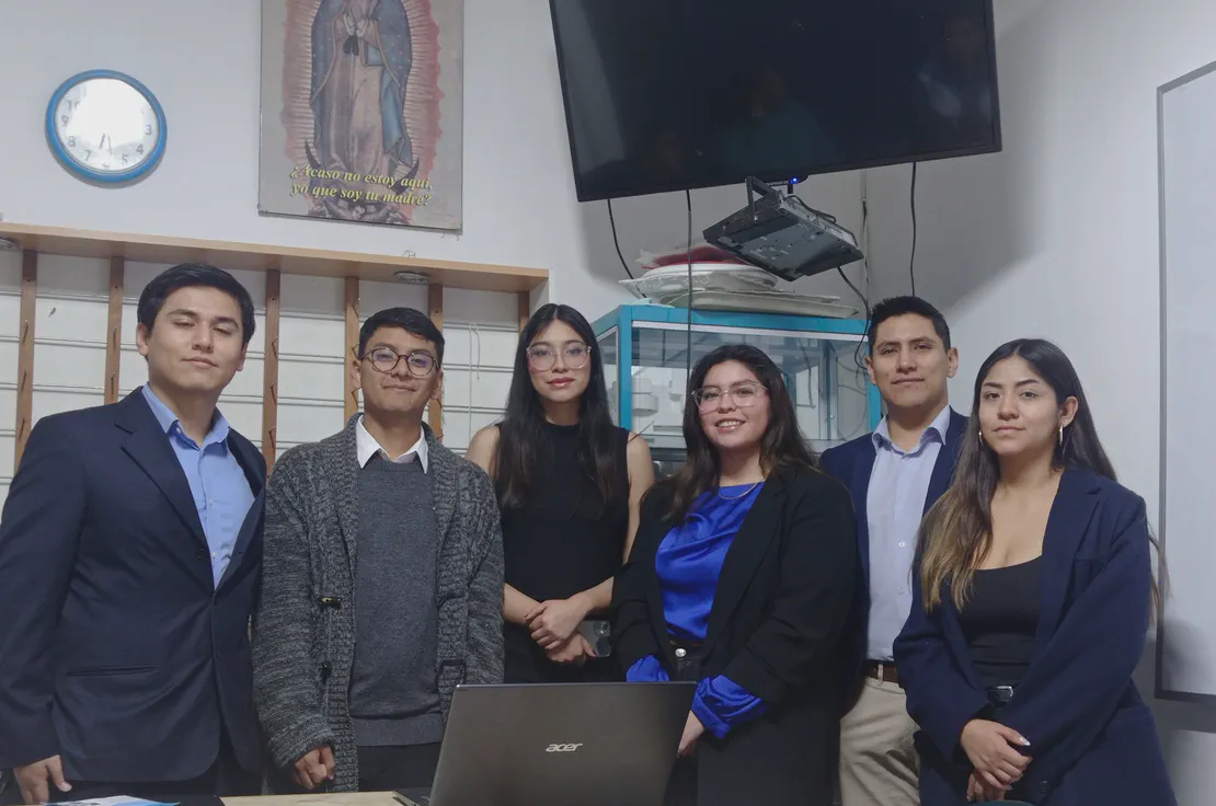 Ayúdanos a ayudar, porque ayudar es amar en acción.